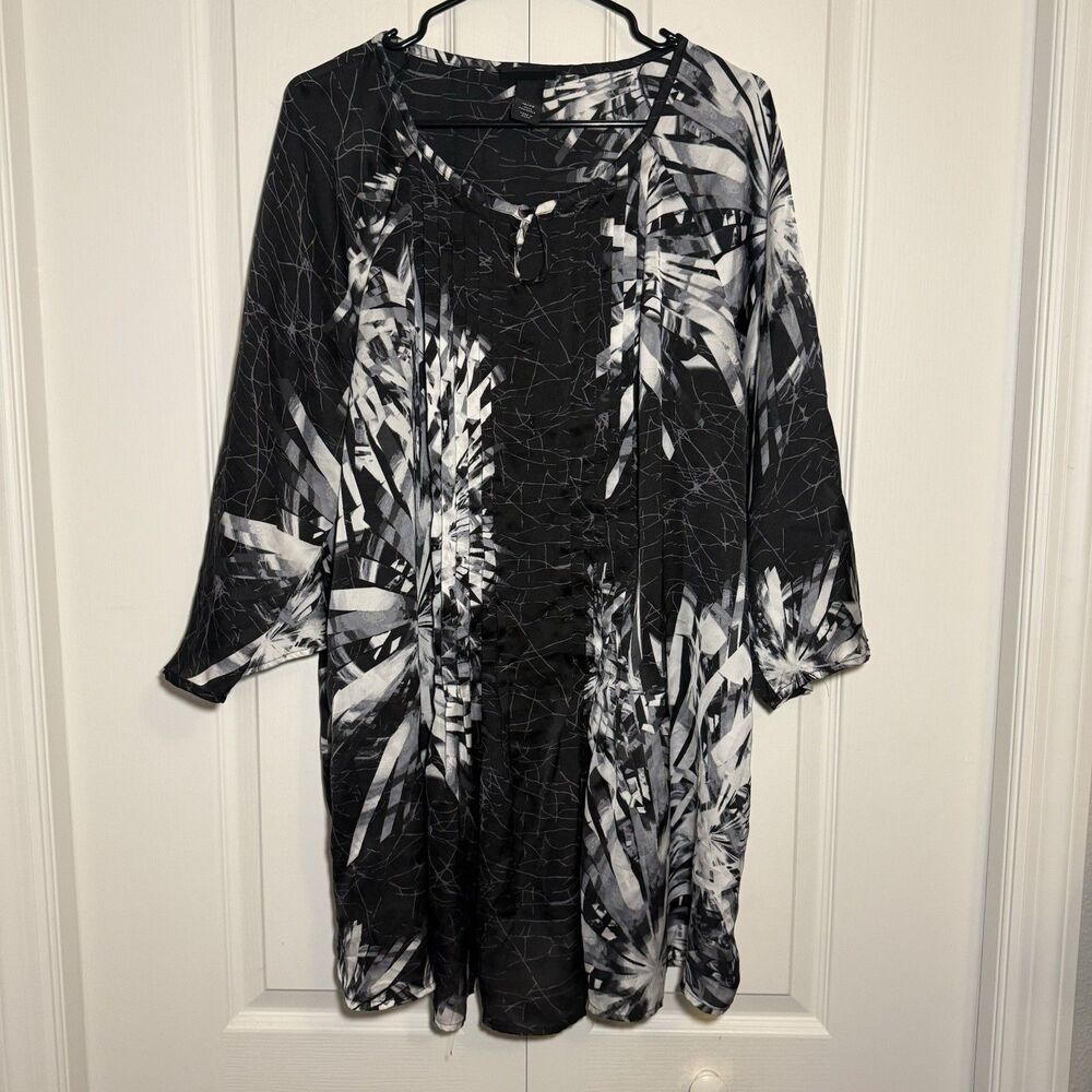 Lane Bryant Black/White Blouse Long Sleeve Pleated Front Abstract Size 18/20